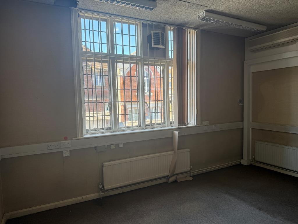 Lot: 118 - FORMER BANK PREMISES - UPPER PARTS PLUS PARKING WITH POTENTIAL - View of first floor office